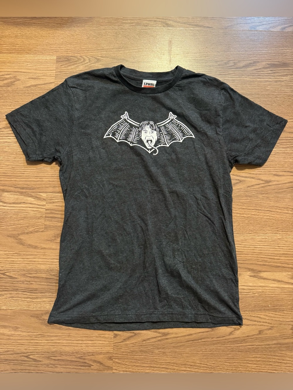 SCREAMING MARCUS Graphic Bat Logo Tee